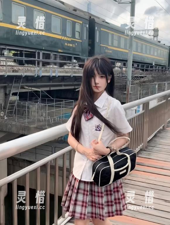 打开“718.st”传送门，来看看谁在背后偷偷吃瓜，真的是太有趣了！