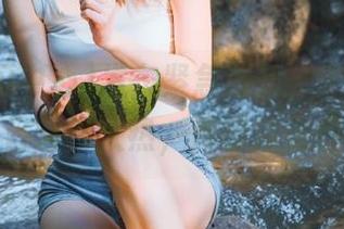 发布紧急通知，91吃瓜中心今日嘴巴火热，甭错过这些瓜！