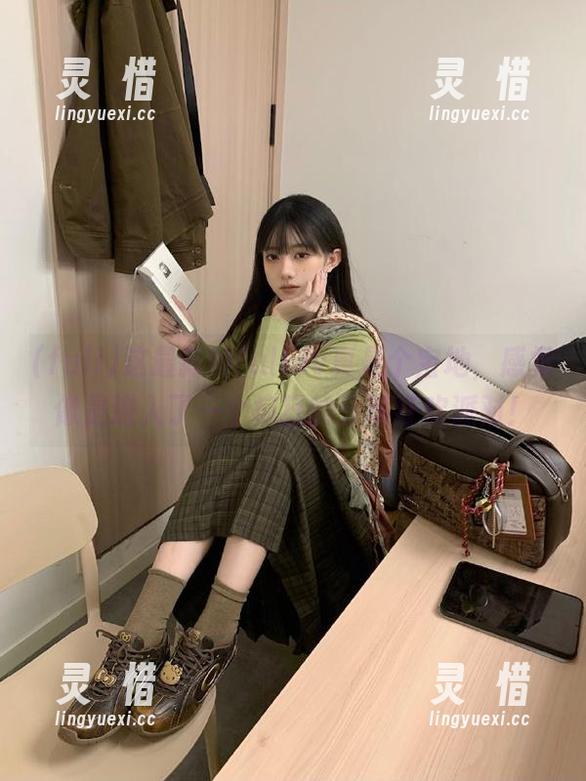 这最新的fuli.lv真是个宝地，感觉像是进入了一个疯狂的分享狂欢派对！