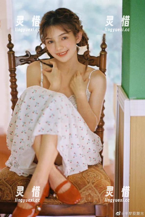 在HLW苹果版，我的脑洞和八卦一样大，瓜也吃不完！