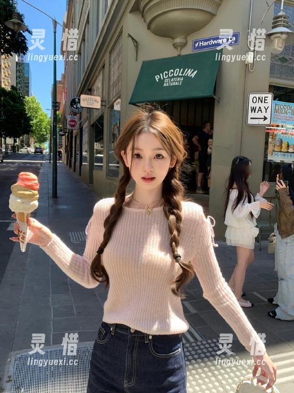 hlw更新了？我这好奇心跟得上速度，心里却是小小失落。
