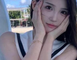 首页广告太离谱，吃瓜网app这是在逗我玩儿吗？
