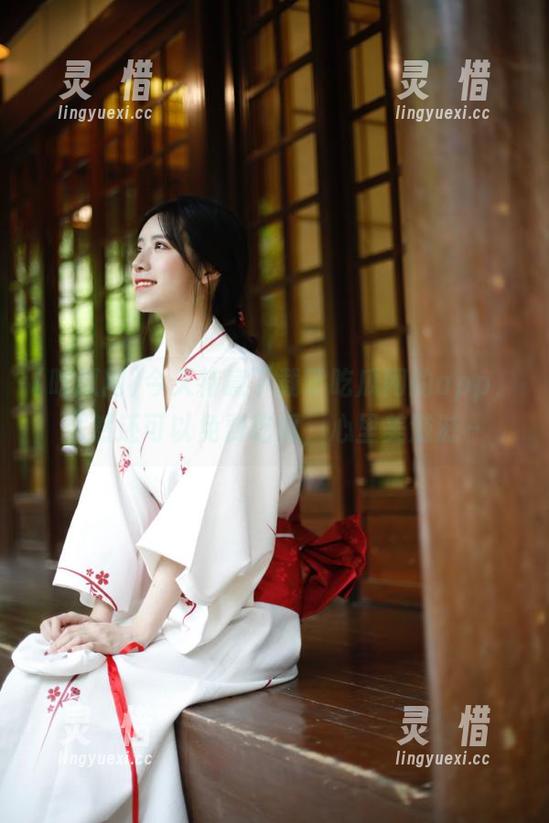 今天特意下载了吃瓜网的app，居然还可以免费吃瓜，心里美滋滋～
