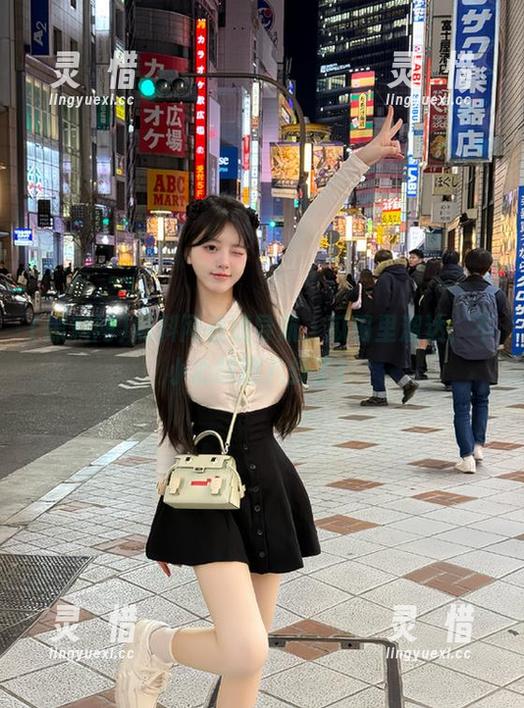 黑料网在线导航，瓜田里溜达，不小心踩到八卦了！
